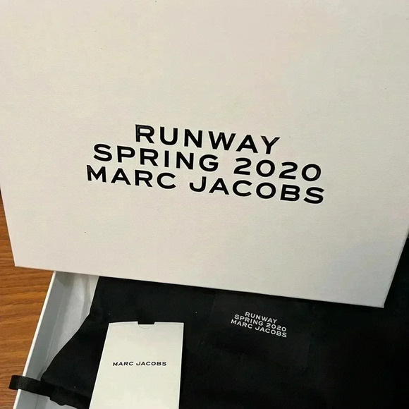 NIB Marc Jacobs Runway Mary Jane Heels Shoes Black Patent Leather 8 - Picture 7 of 9